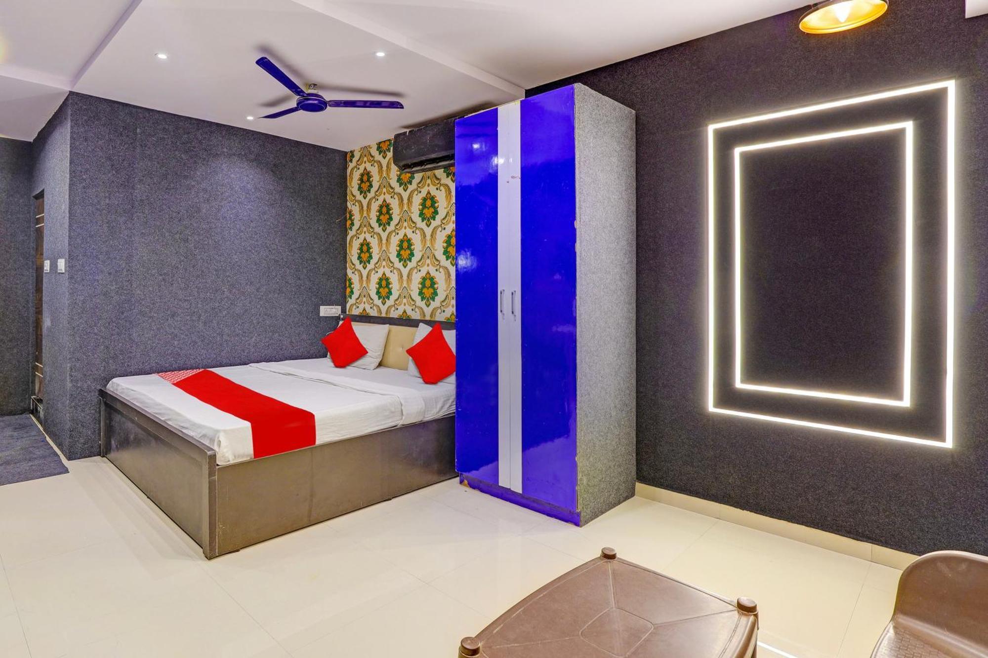 Hotel O Lotus Hotel Surat Exterior foto
