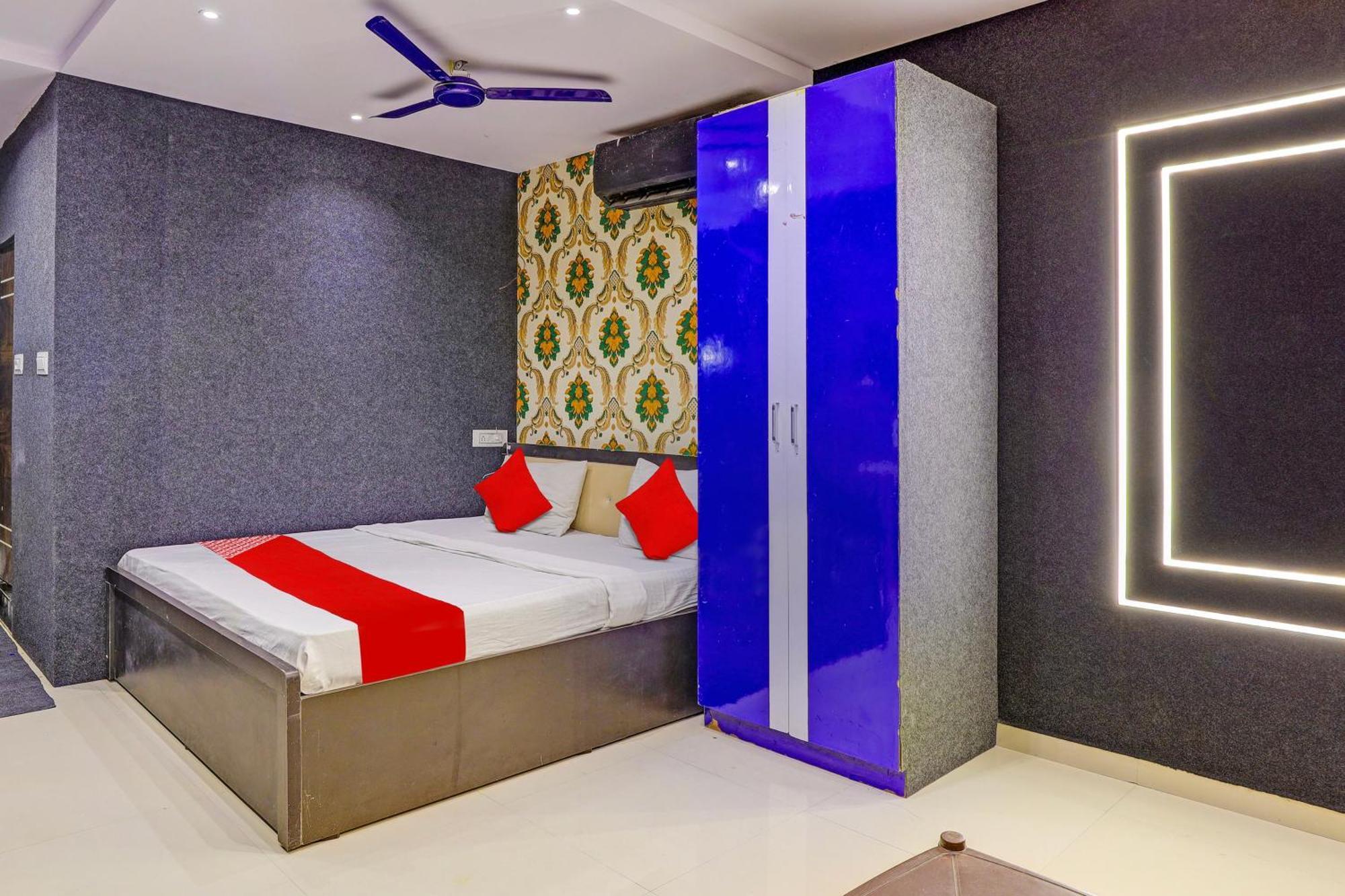 Hotel O Lotus Hotel Surat Exterior foto